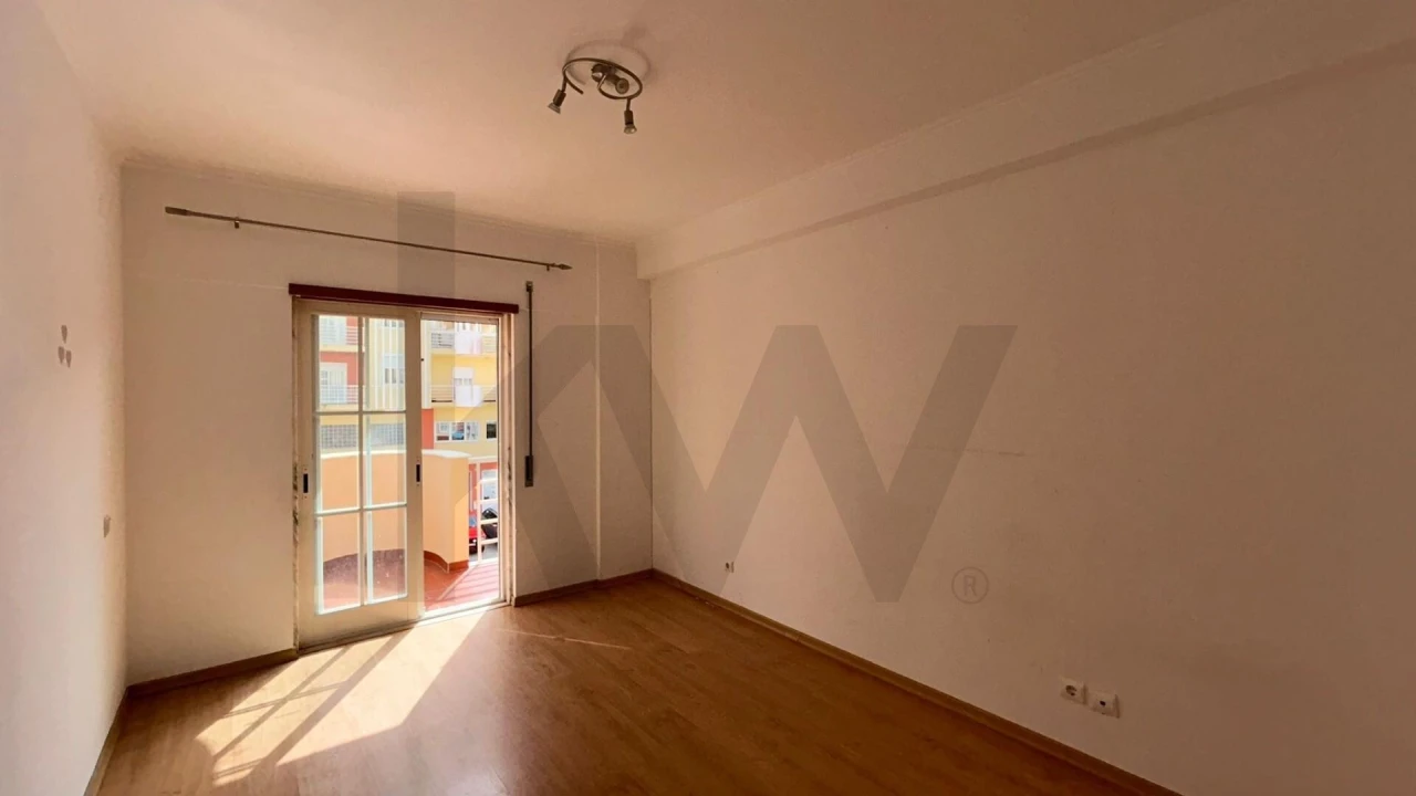 Apartamento T2 para Arrendamento em Rio de Mouro Foto 11