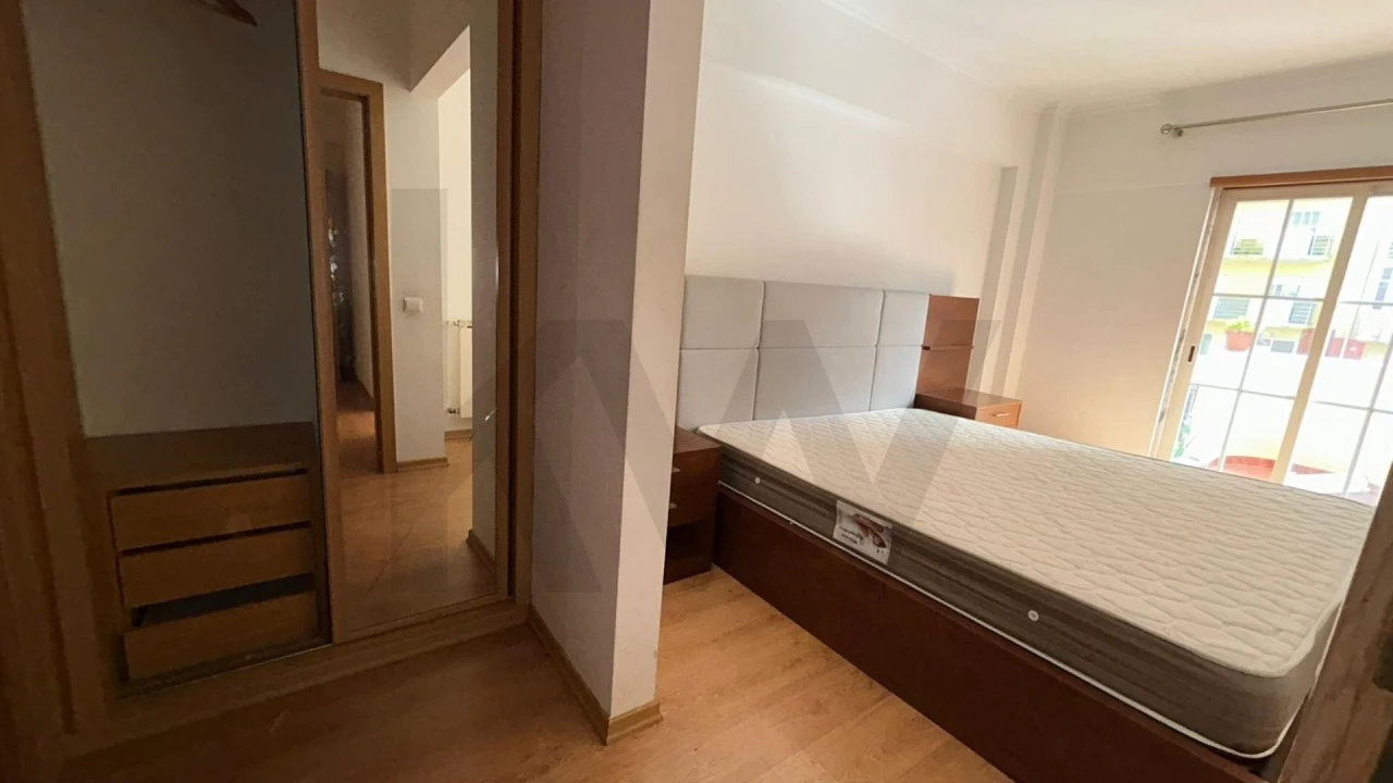 Apartamento T2 para Arrendamento em Rio de Mouro Foto 16