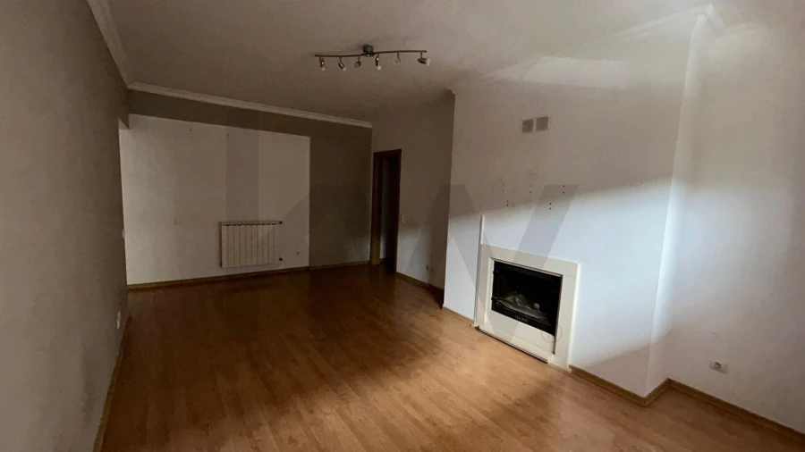 Apartamento T2 para Arrendamento em Rio de Mouro Foto 9