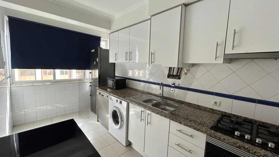 Apartamento T2 para Arrendamento em Rio de Mouro Foto 6