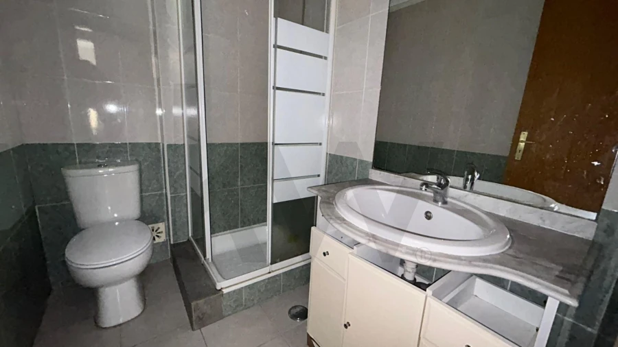 Apartamento T2 para Arrendamento em Rio de Mouro Foto 17