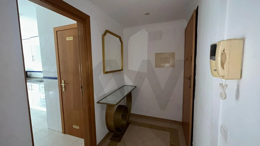 Apartamento T2 para Arrendamento em Rio de Mouro Foto 5