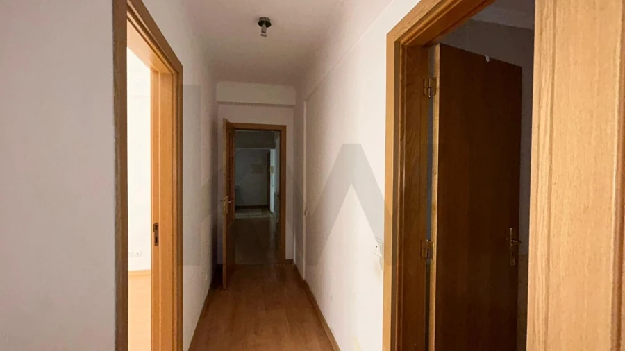 Apartamento T2 para Arrendamento em Rio de Mouro Foto 18