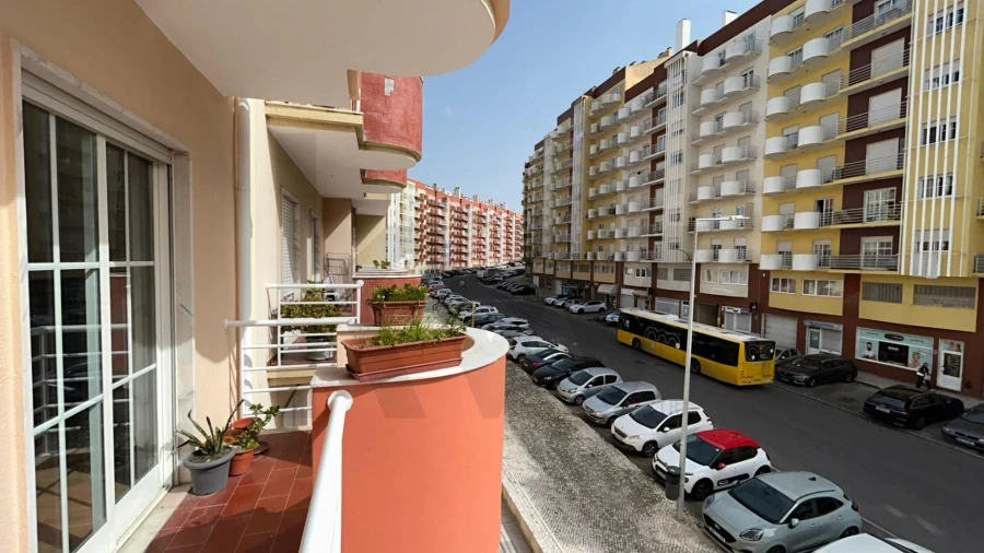 Apartamento T2 para Arrendamento em Rio de Mouro Foto 12