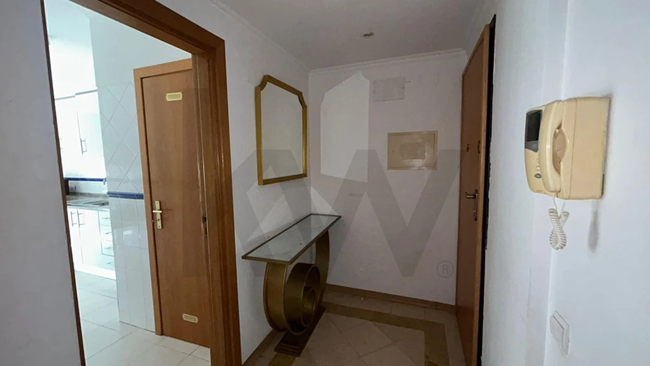 Apartamento T2 para Arrendamento em Rio de Mouro Foto 5