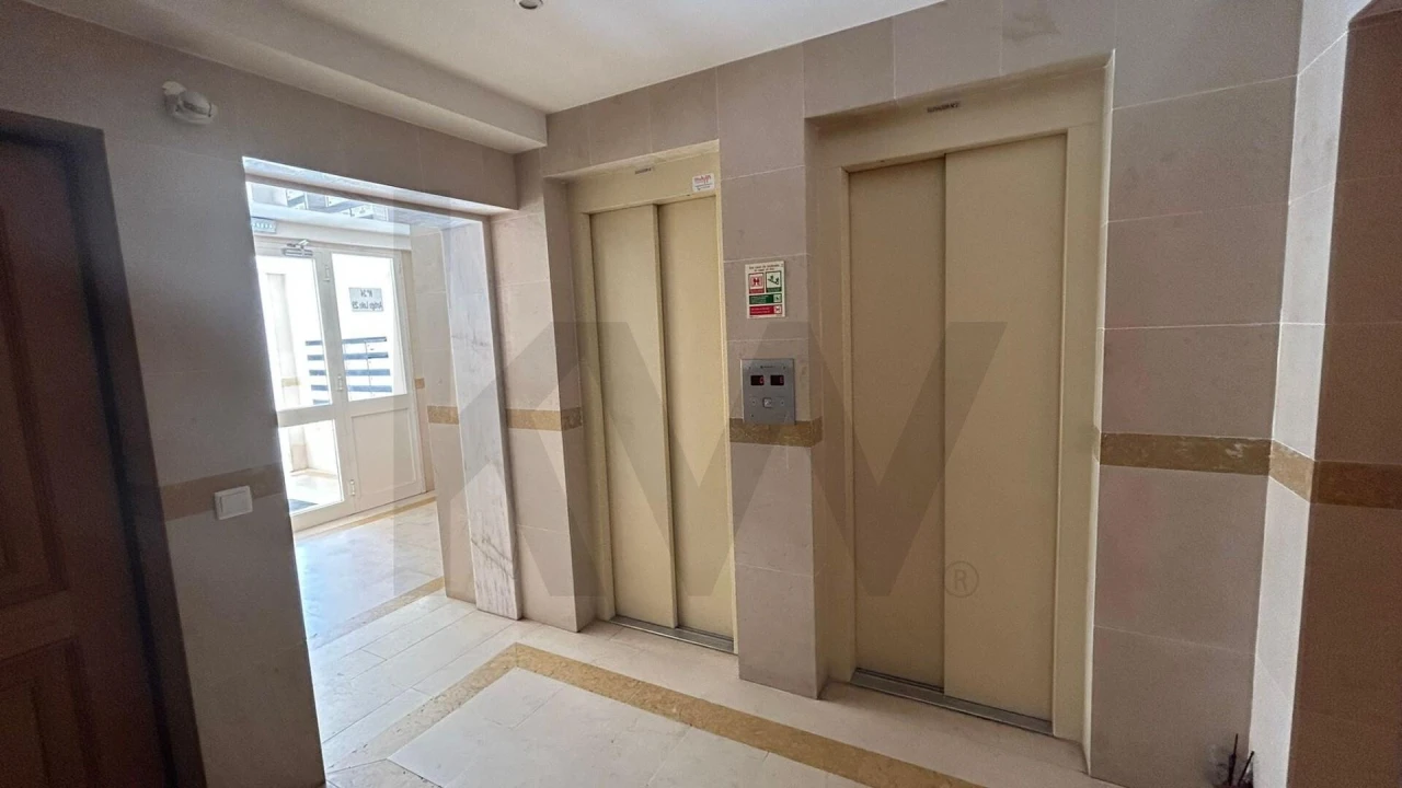 Apartamento T2 para Arrendamento em Rio de Mouro Foto 4