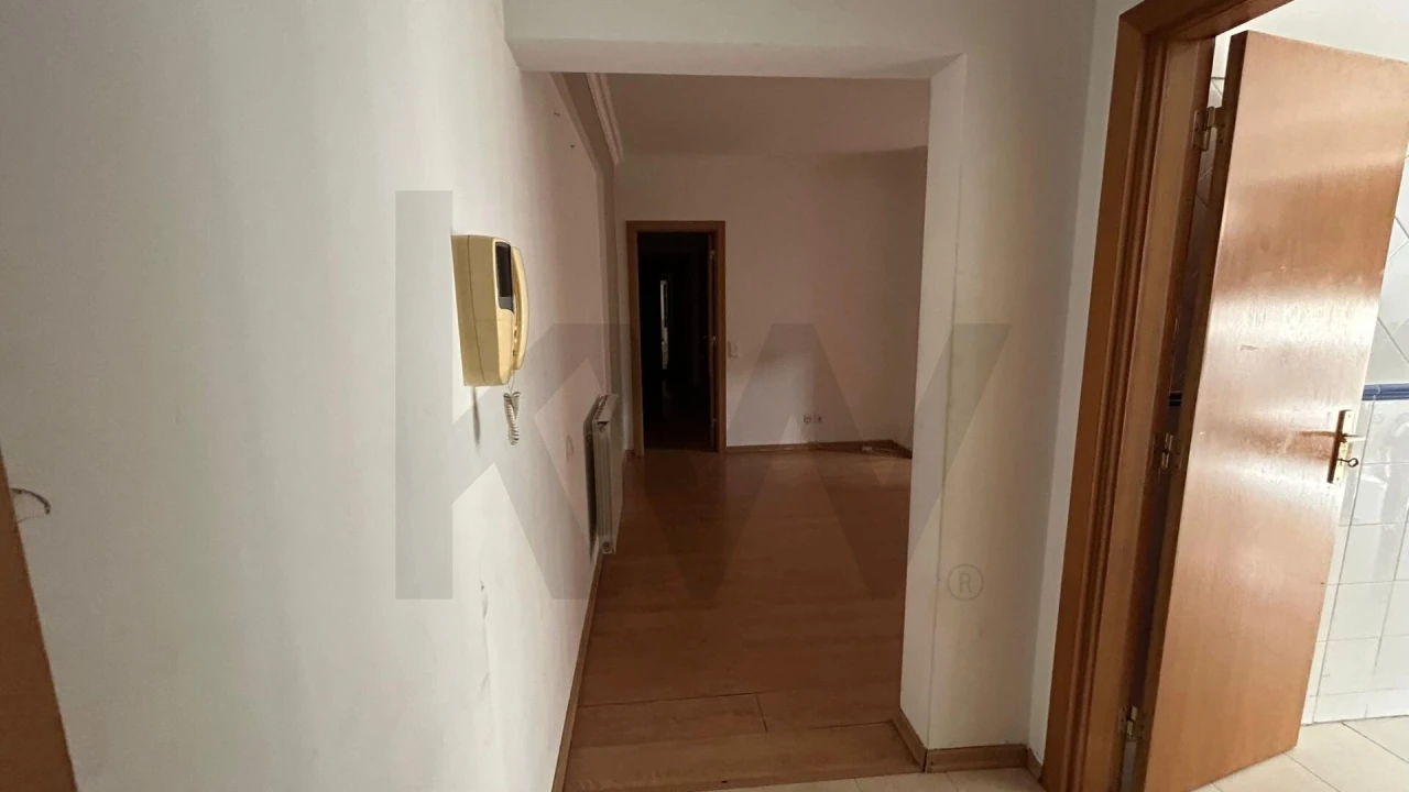 Apartamento T2 para Arrendamento em Rio de Mouro Foto 8