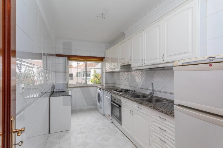Apartamento T2 para Venda em Costa da Caparica Foto 24