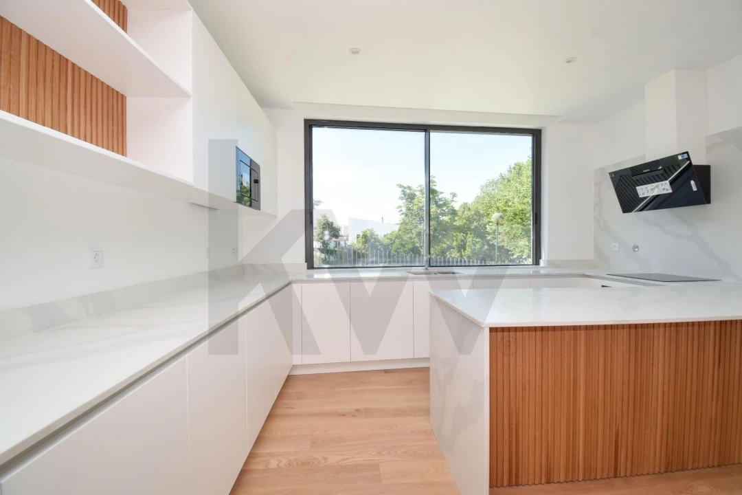 Moradia T5 para Venda em Barcarena Foto 11