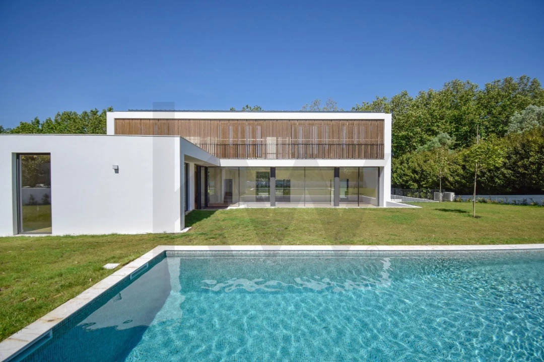 Moradia T5 para Venda em Barcarena Foto 1