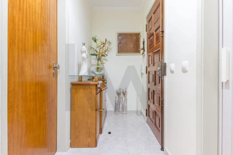 Apartamento T1 para Venda em Moita Foto 6