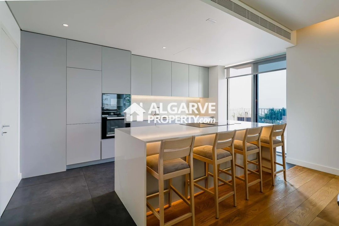 Apartamento T4 para Venda em Quarteira Foto 3