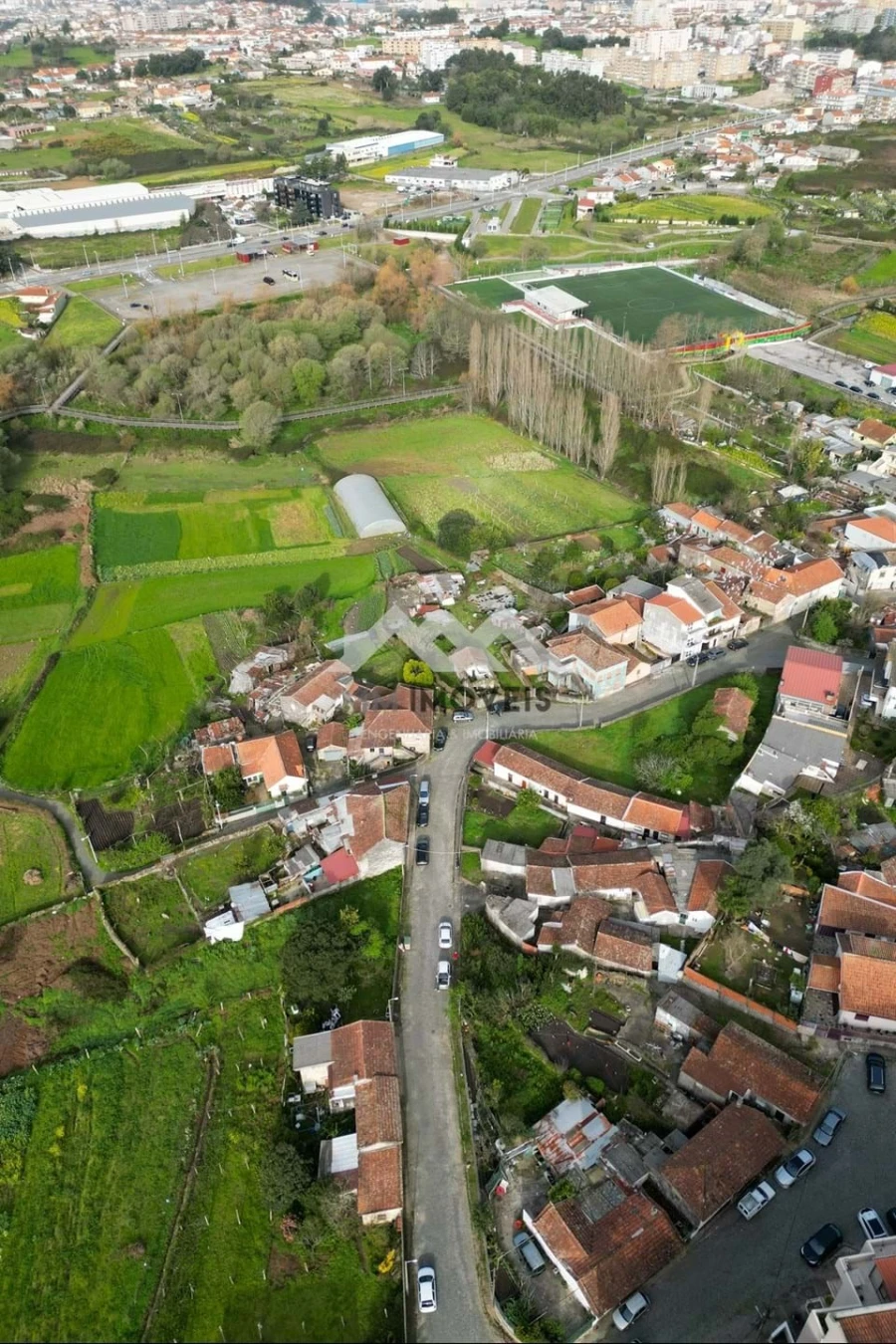 Terreno para Venda em Fânzeres e São Pedro da Cova Foto 1