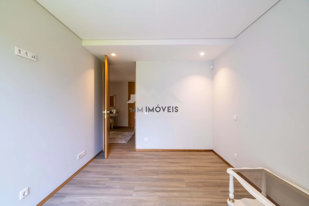 Moradia T4 para Venda em Nogueira e Silva Escura Foto 25