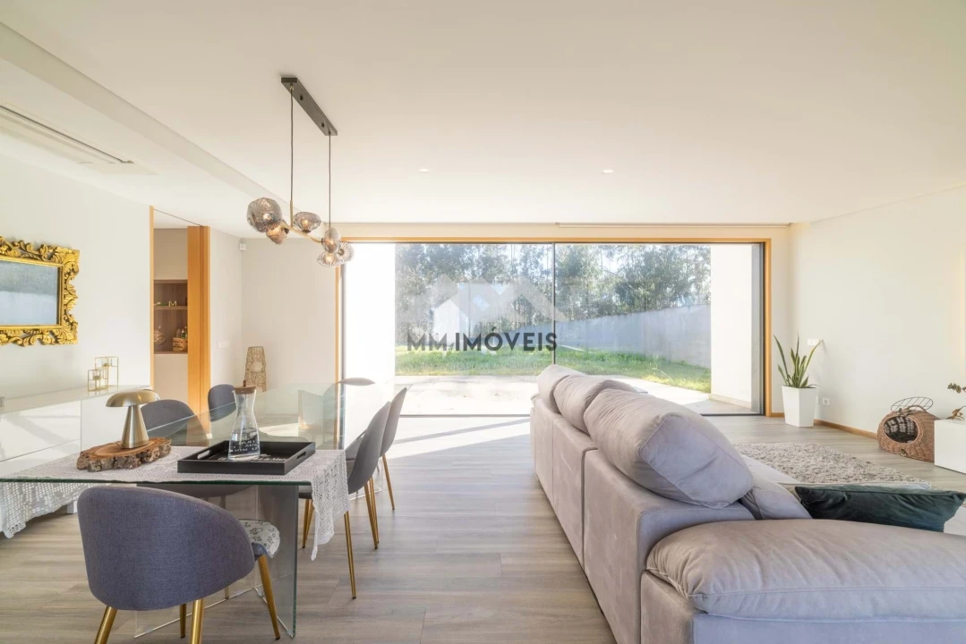 Moradia T4 para Venda em Nogueira e Silva Escura Foto 10