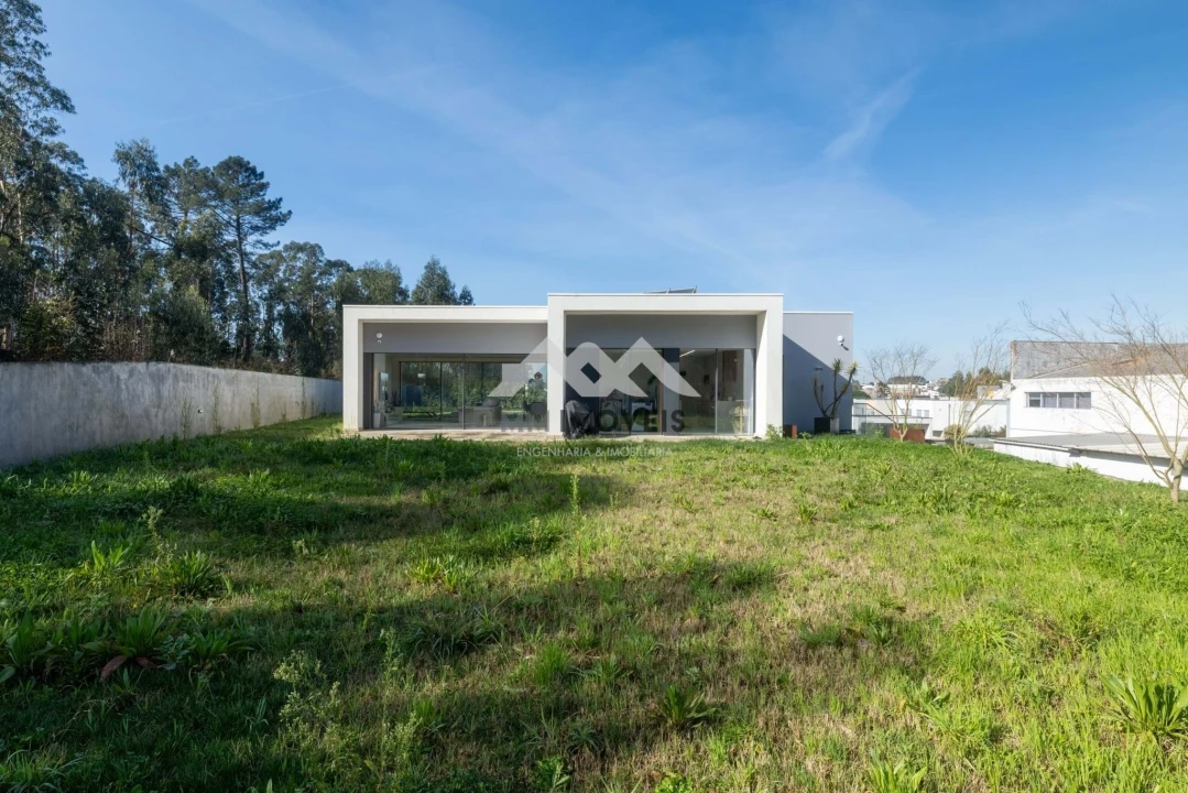 Moradia T4 para Venda em Nogueira e Silva Escura Foto 53