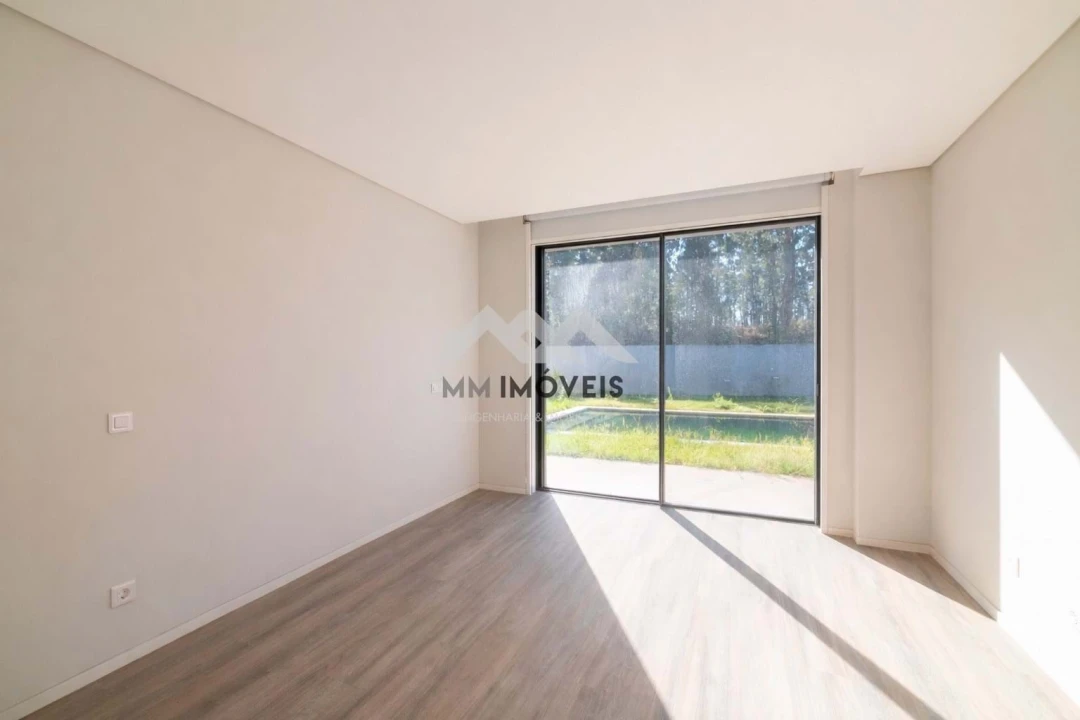 Moradia T4 para Venda em Nogueira e Silva Escura Foto 42