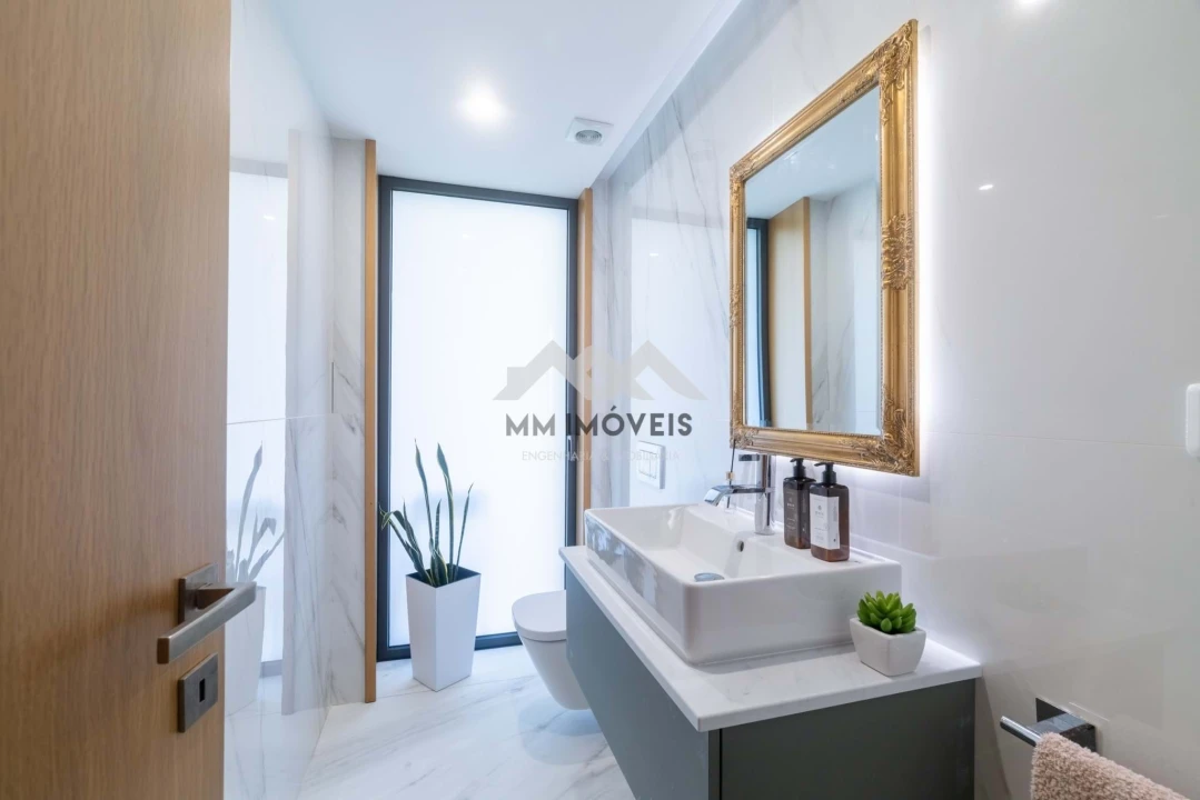 Moradia T4 para Venda em Nogueira e Silva Escura Foto 26