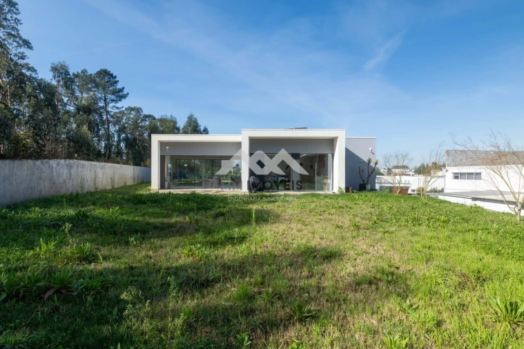 Moradia T4 para Venda em Nogueira e Silva Escura Foto 53