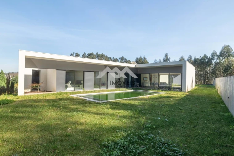 Moradia T4 para Venda em Nogueira e Silva Escura Foto 51