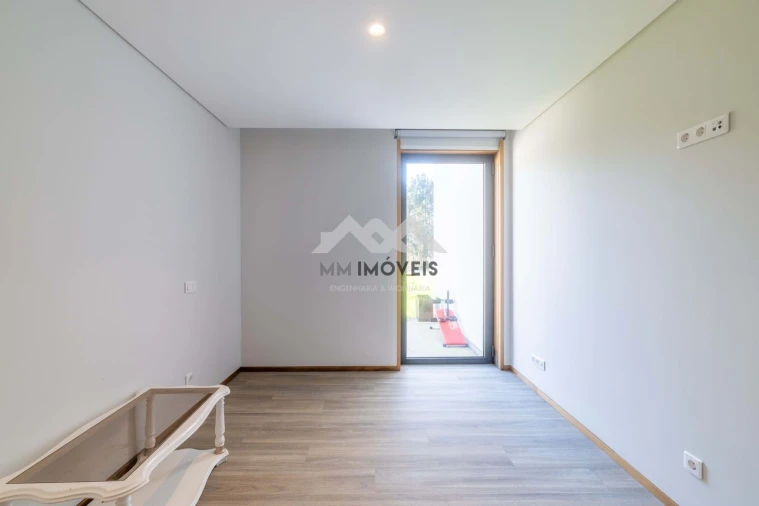 Moradia T4 para Venda em Nogueira e Silva Escura Foto 24