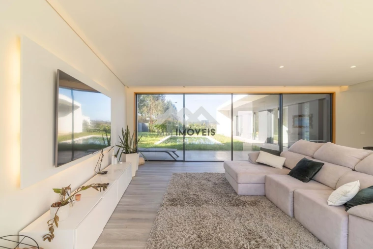 Moradia T4 para Venda em Nogueira e Silva Escura Foto 4