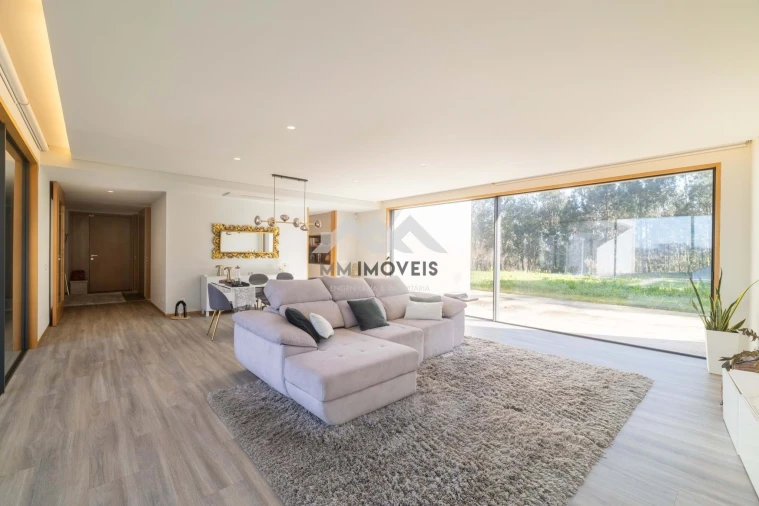 Moradia T4 para Venda em Nogueira e Silva Escura Foto 7