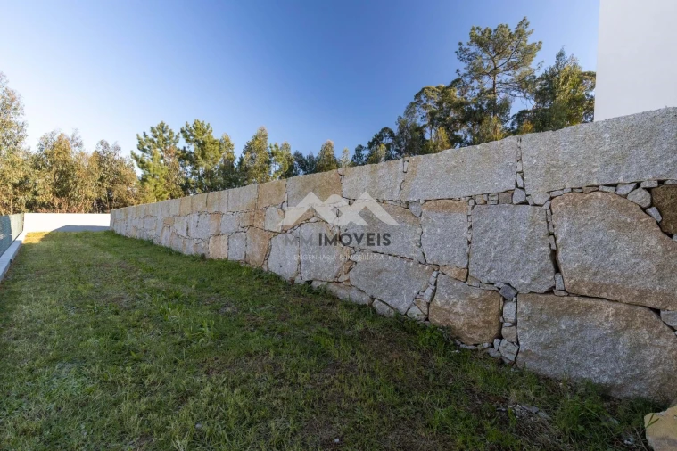 Moradia T4 para Venda em Nogueira e Silva Escura Foto 68