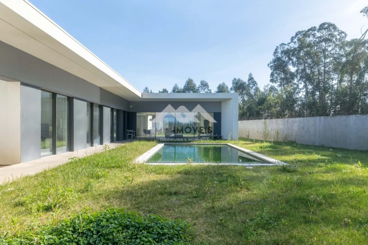 Moradia T4 para Venda em Nogueira e Silva Escura Foto 56