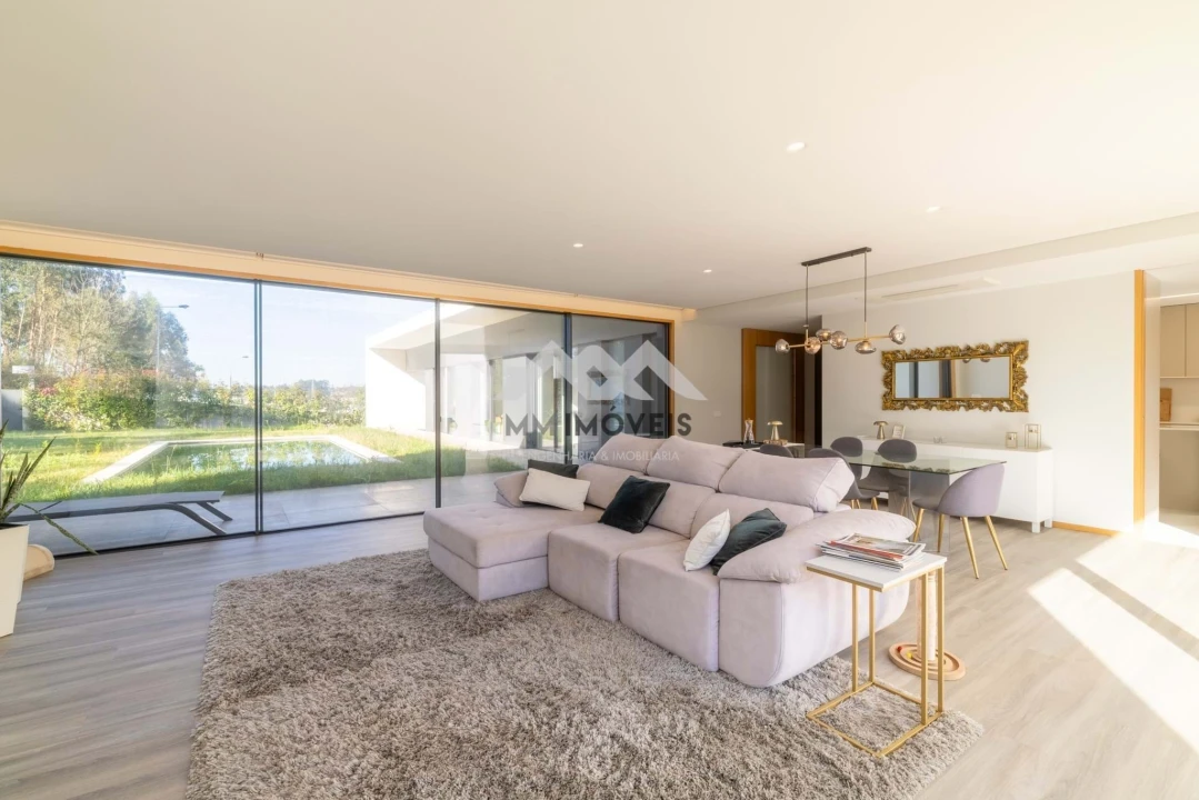 Moradia T4 para Venda em Nogueira e Silva Escura Foto 6