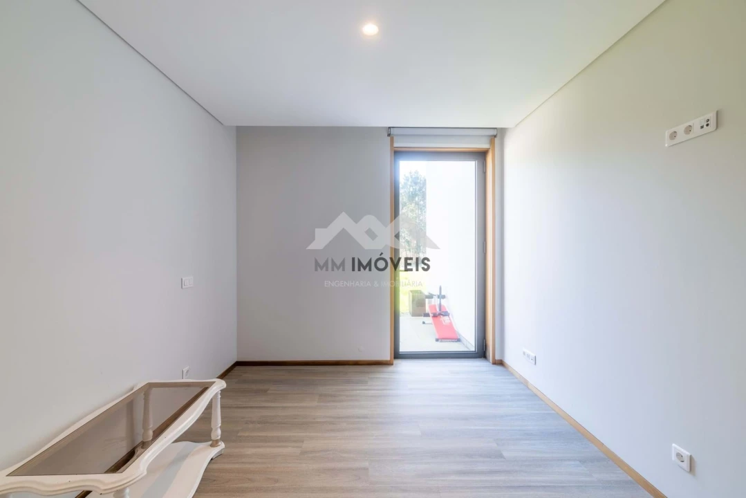 Moradia T4 para Venda em Nogueira e Silva Escura Foto 24