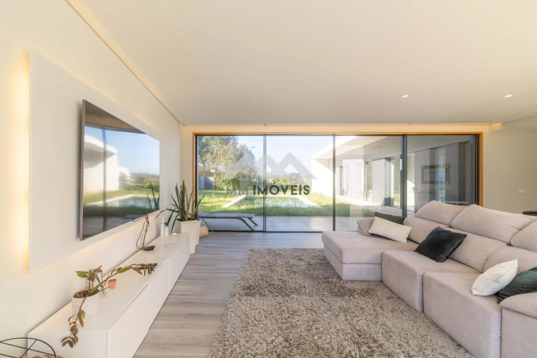 Moradia T4 para Venda em Nogueira e Silva Escura Foto 4