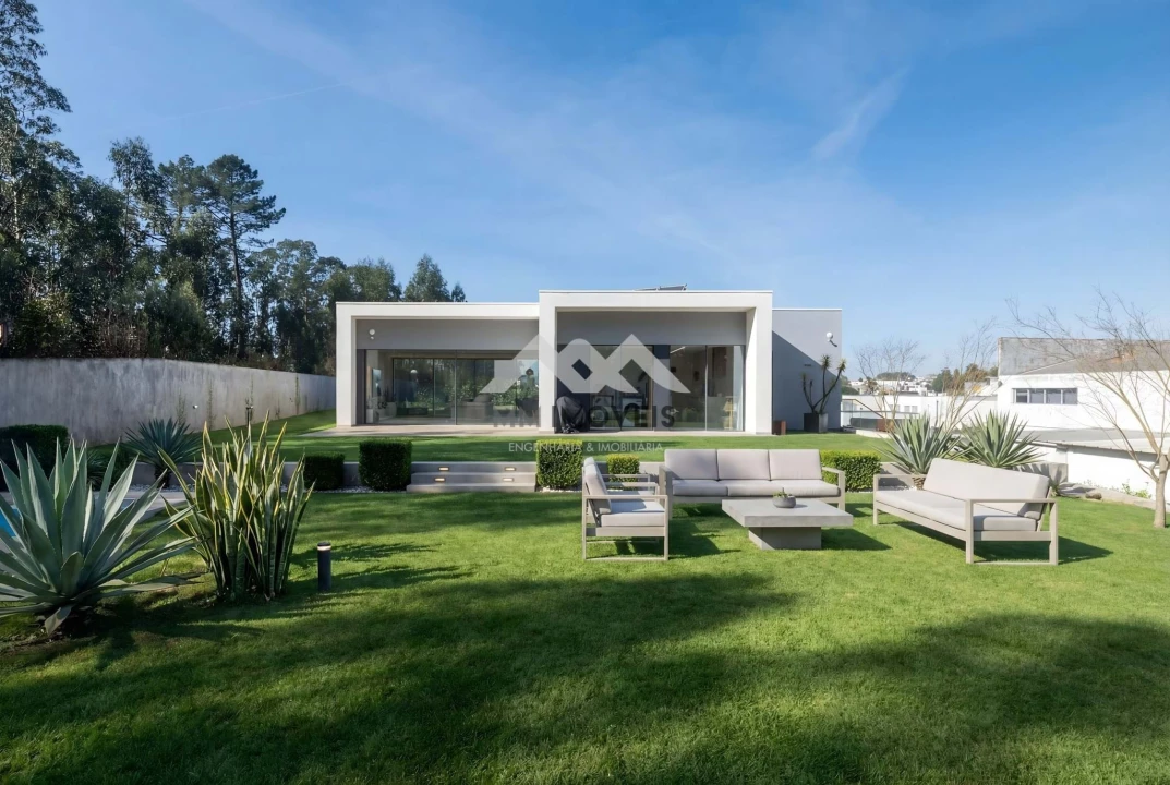 Moradia T4 para Venda em Nogueira e Silva Escura Foto 3