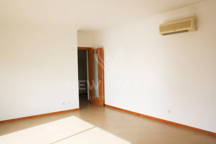 Apartamento T3 para Venda em Pechão Foto 4