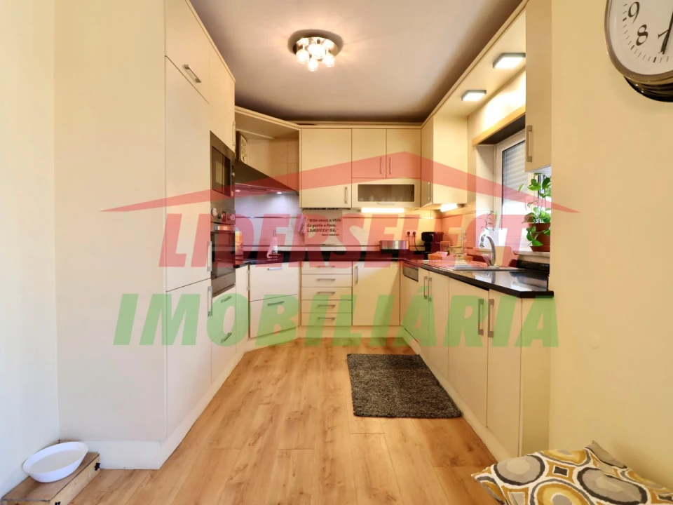 Moradia T3 para Venda em Silveira Foto 6