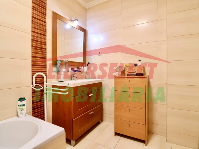 Moradia T3 para Venda em Silveira Foto 24