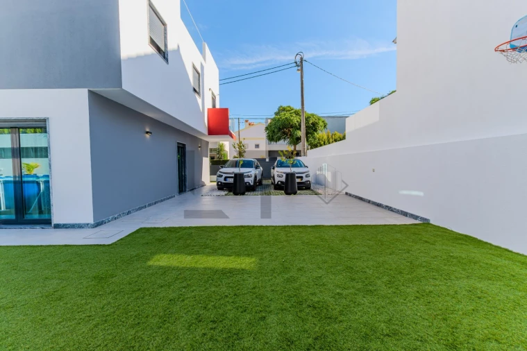 Moradia T4 para Venda em São Domingos de Rana Foto 4