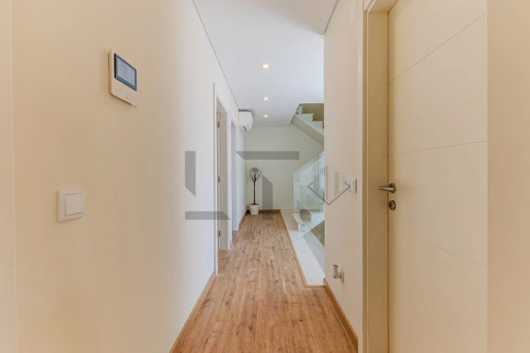 Moradia T4 para Venda em São Domingos de Rana Foto 20