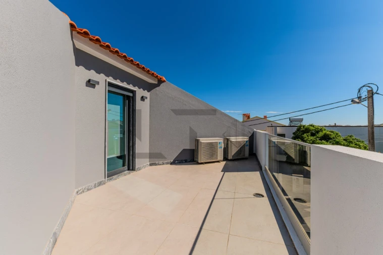 Moradia T4 para Venda em São Domingos de Rana Foto 45