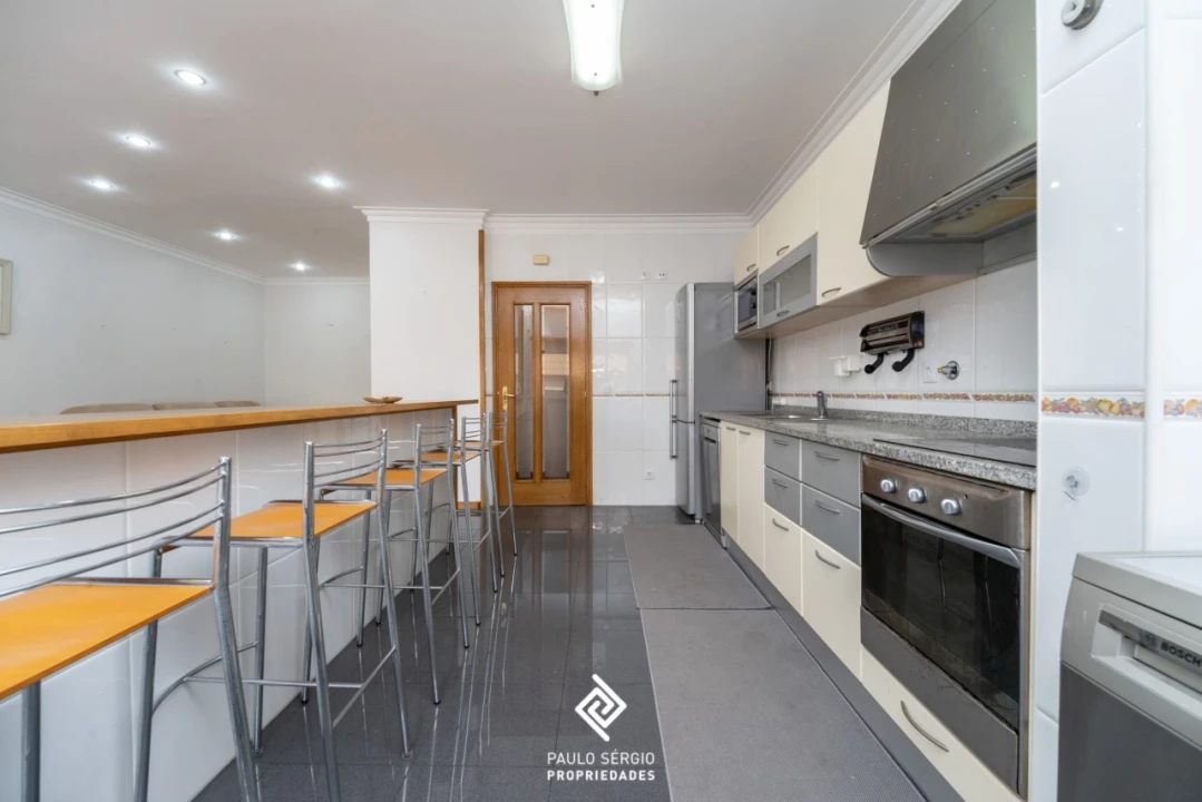 Apartamento T3 para Arrendamento em Espinho Foto 7