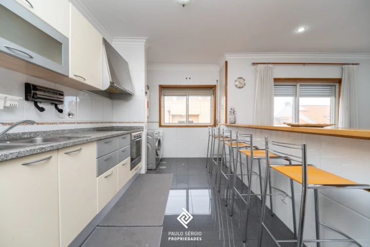 Apartamento T3 para Arrendamento em Espinho Foto 6