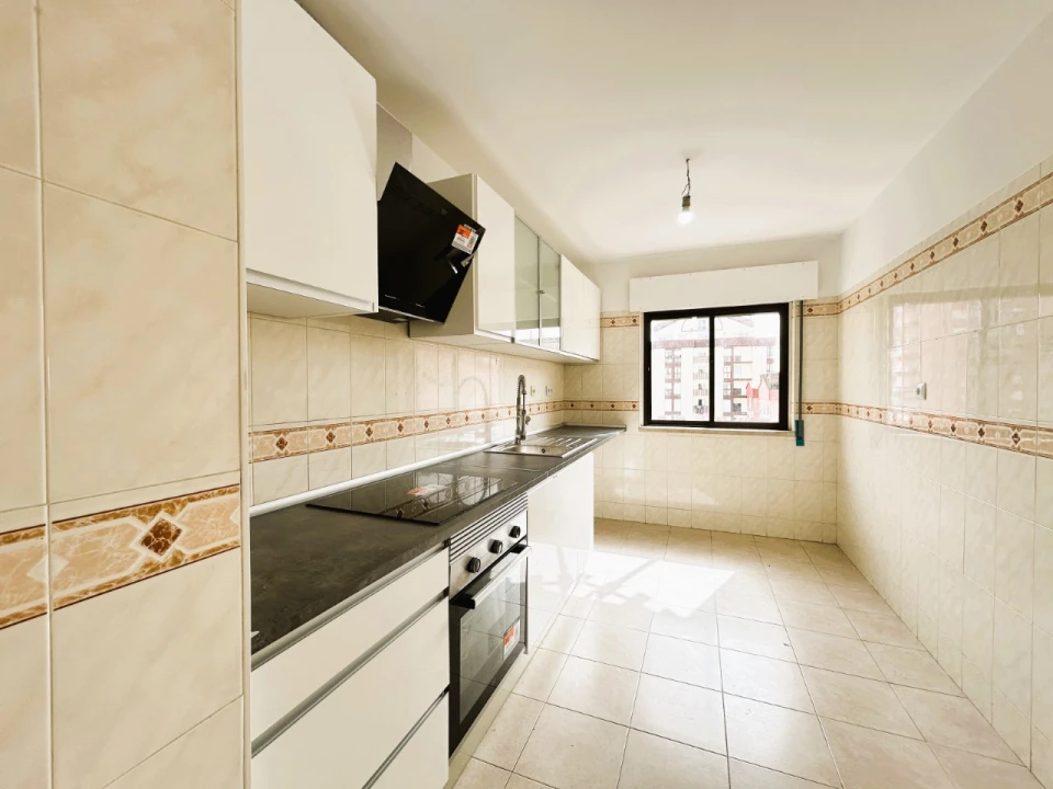 Apartamento T2 para Venda em Algueirão-Mem Martins Foto 1