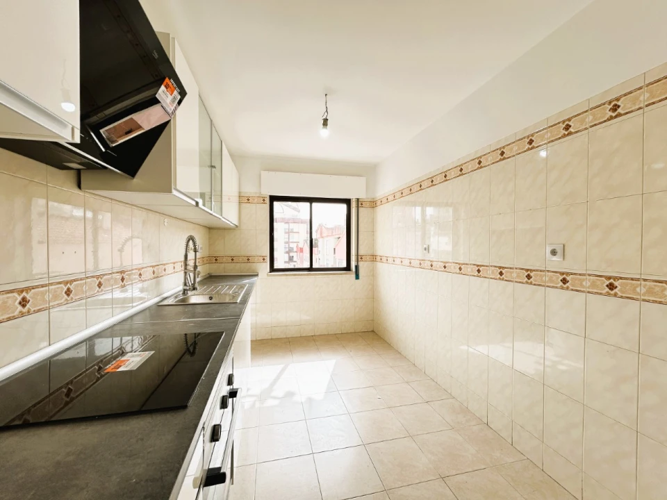 Apartamento T2 para Venda em Algueirão-Mem Martins Foto 2