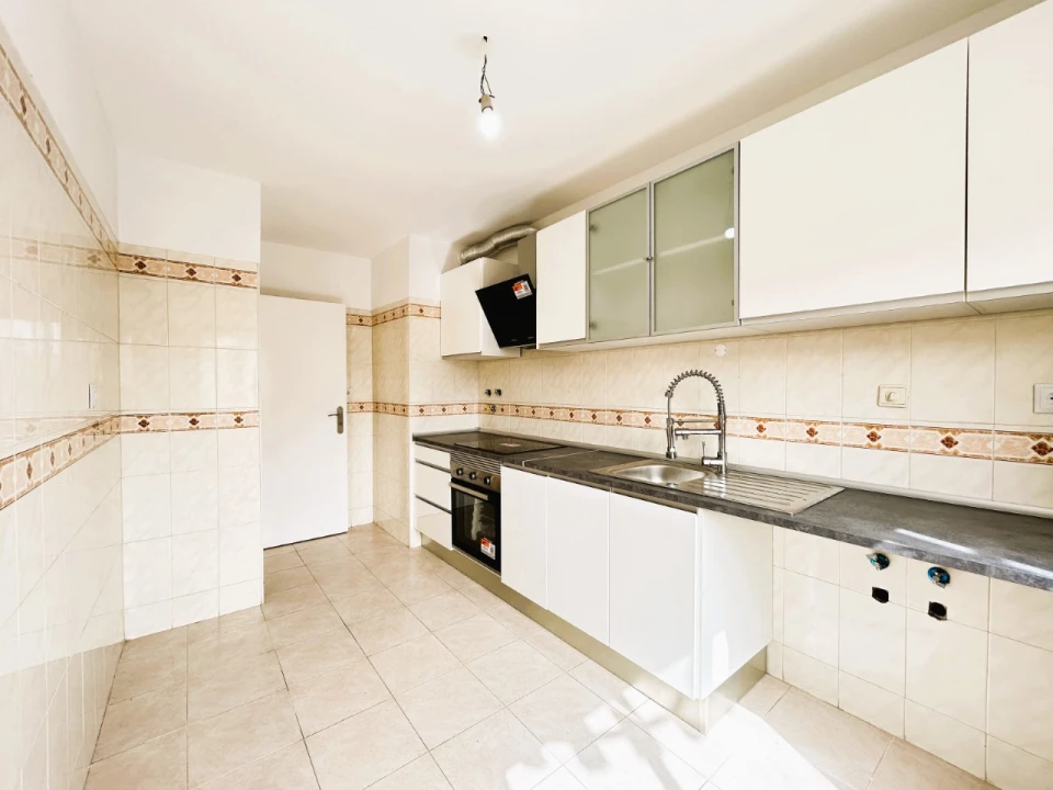 Apartamento T2 para Venda em Algueirão-Mem Martins Foto 3