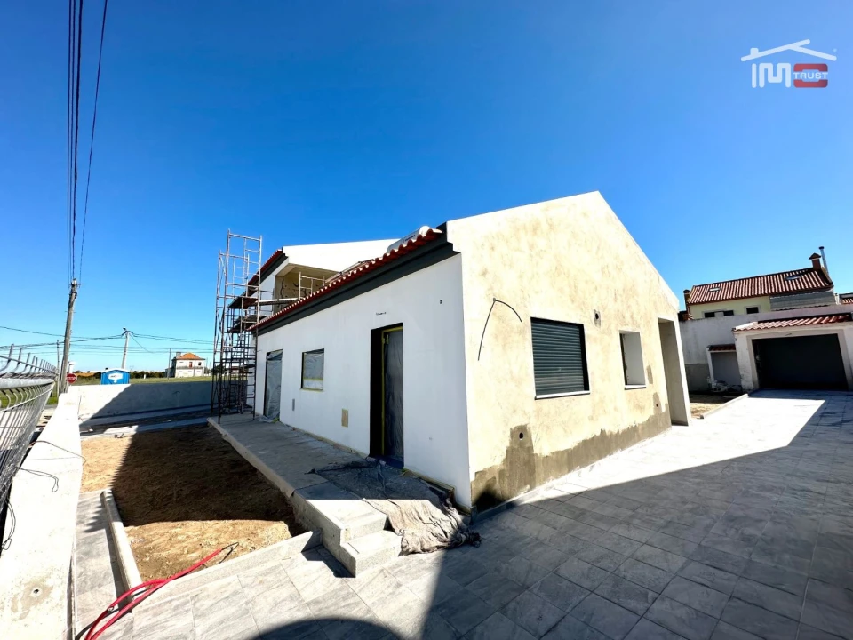 Moradia T4 para Venda em Atalaia e Alto Estanqueiro-Jardia Foto 4