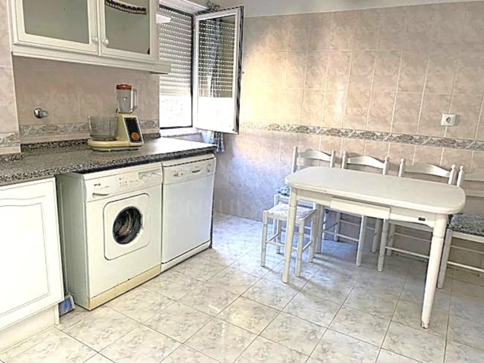 Apartamento T4 para Venda em Venteira Foto 3