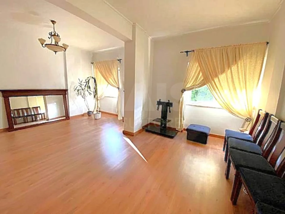 Apartamento T4 para Venda em Venteira Foto 2