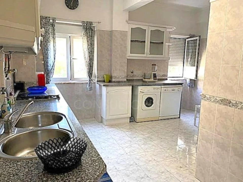 Apartamento T4 para Venda em Venteira Foto 8