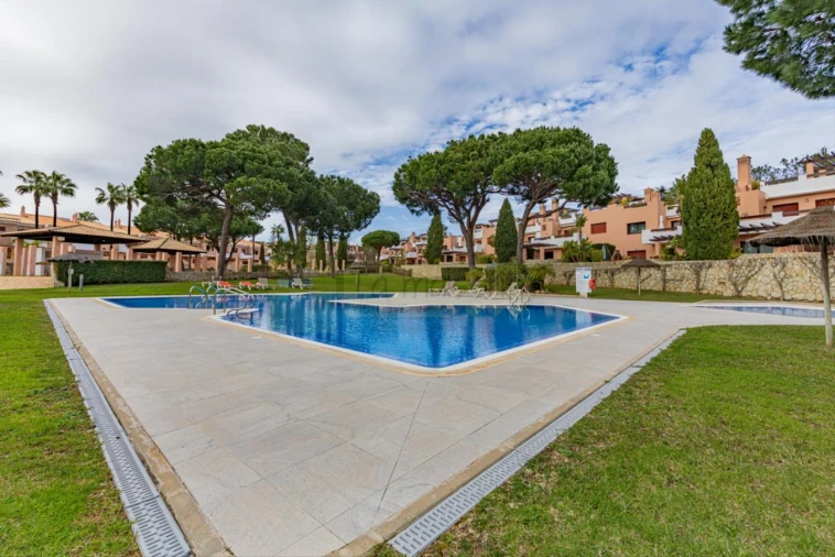 Moradia T3 para Venda em Quarteira Foto 2