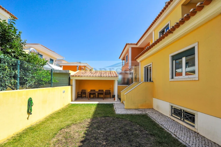 Moradia T3 para Venda em São Domingos de Rana Foto 3